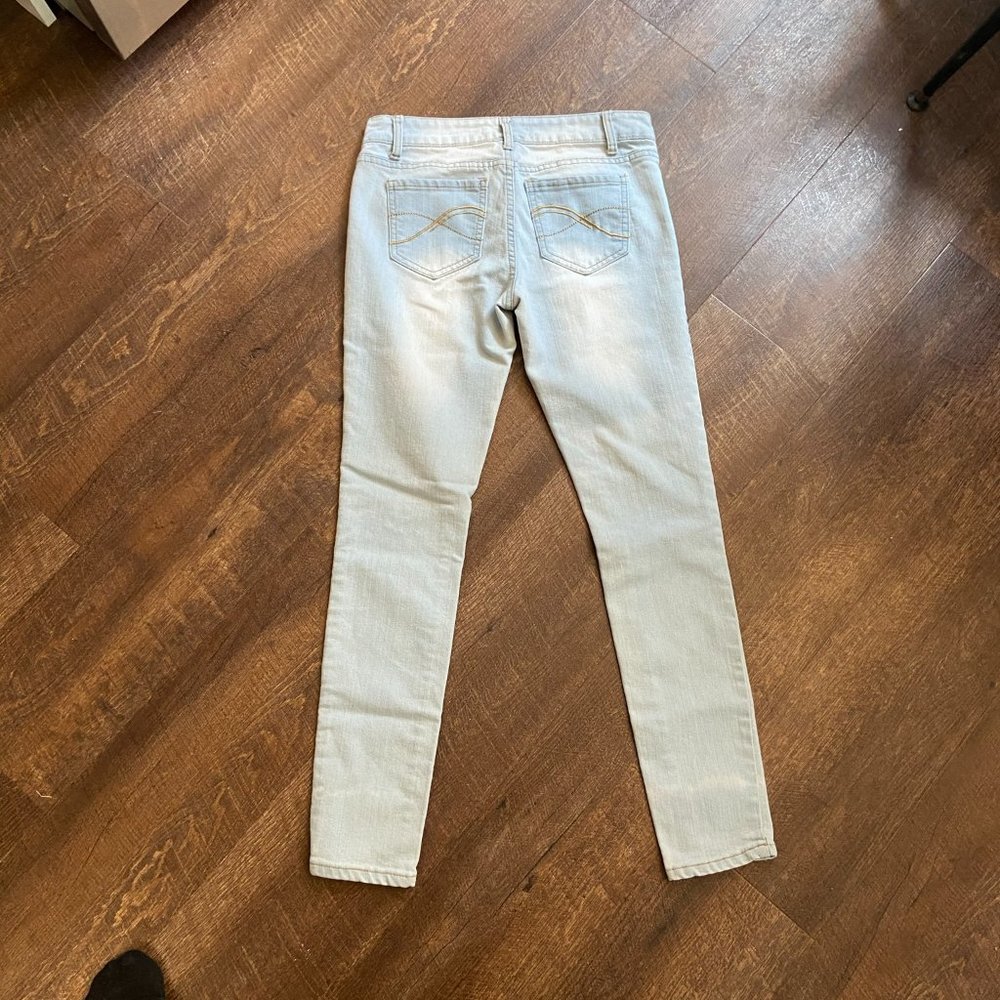 London Low Rise Skinny Fit - Light Wash - Size 5 - Picture 3 of 8